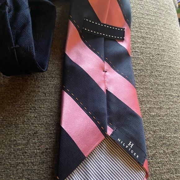 Hilfiger tie blue and pink 100% silk J5 - Picture 8 of 8
